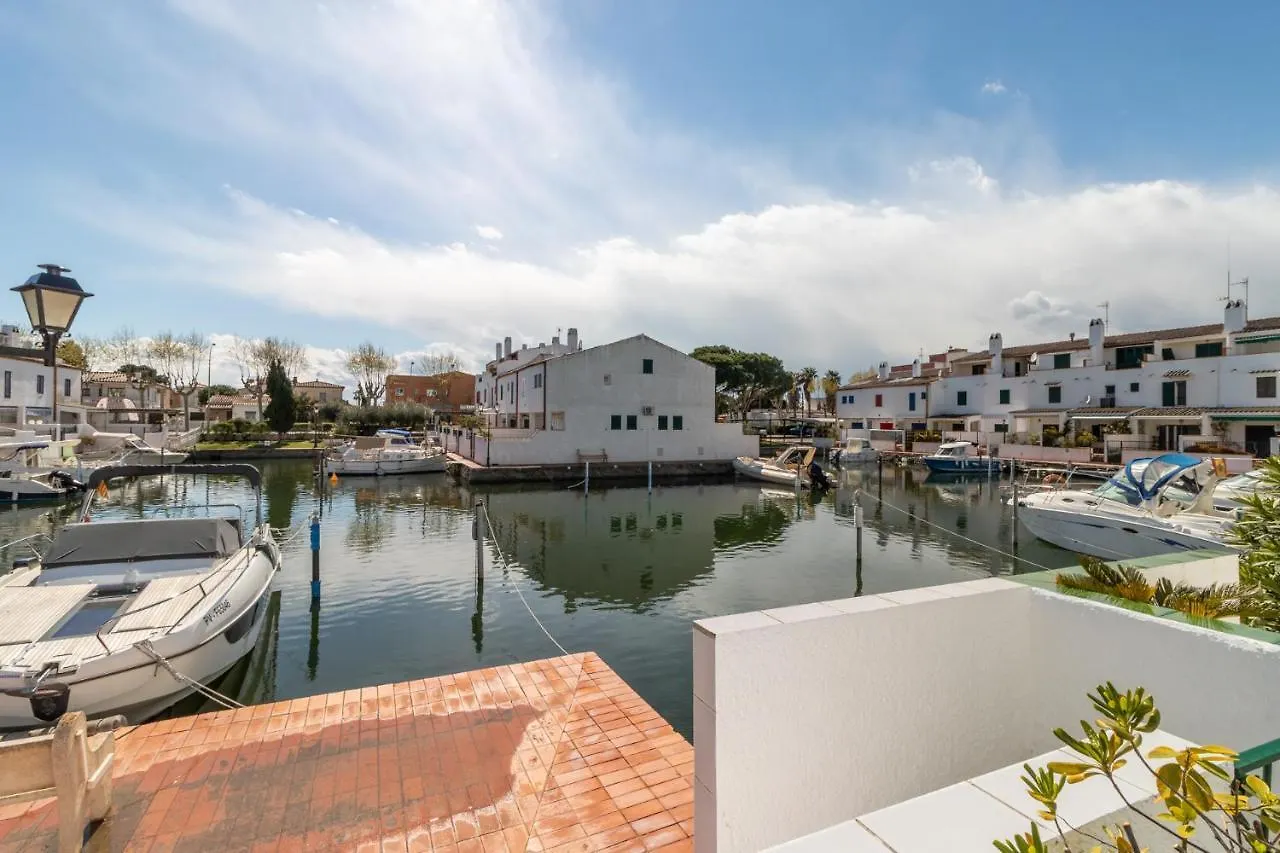 Goldhome - Currican - Casa Con Amarre, Terraza, Barbacoa, Wifi Empuriabrava Spain
